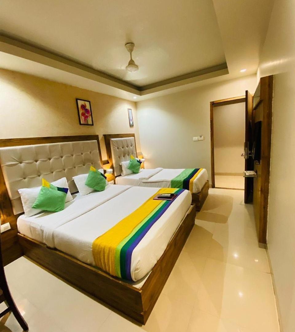 Hotel Glitz T2 Grand-next To Intl Airport Mumbai