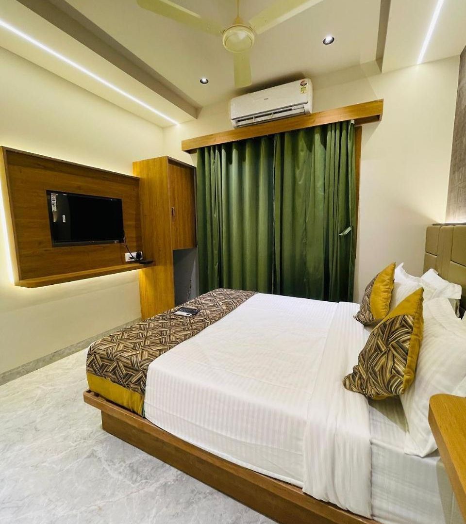 Hotel Glitz T2 Grand-next To Intl Airport