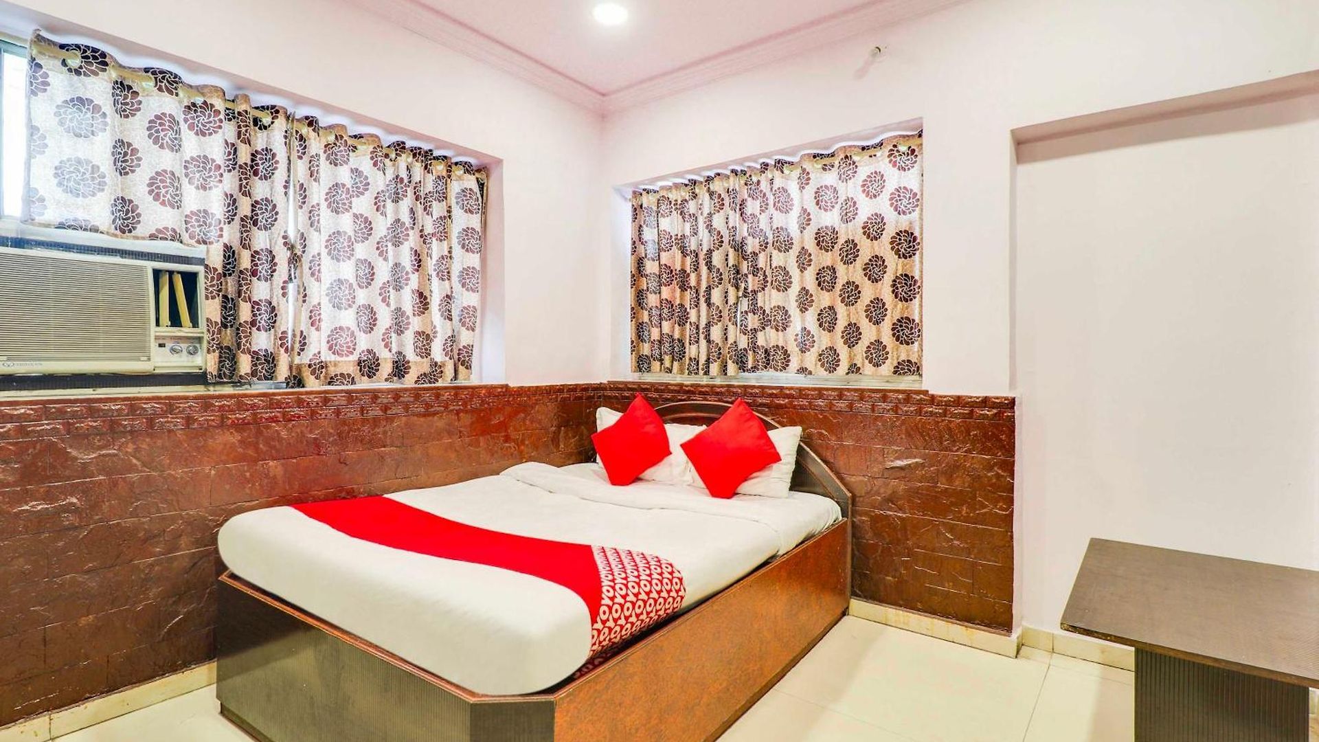 Collection O Sher E Punjab Andheri Hotel
