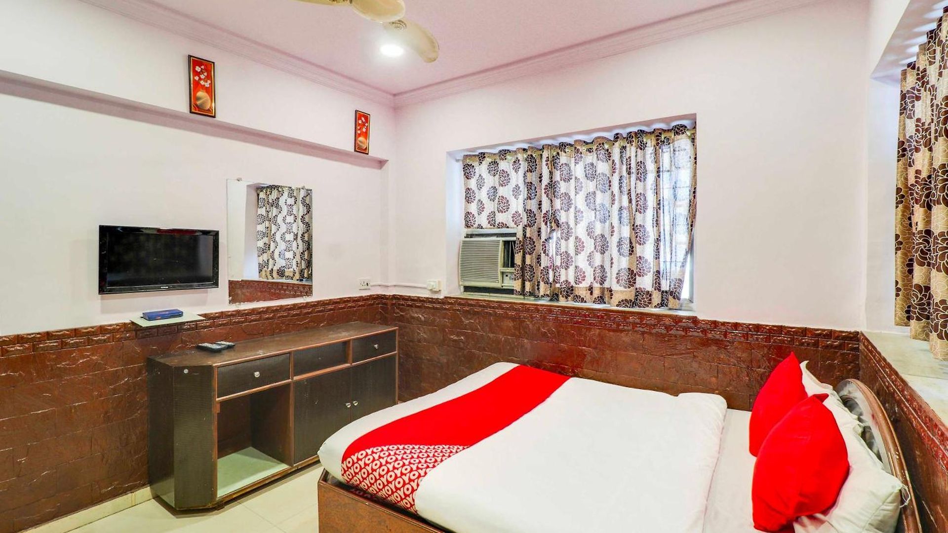 Collection O Sher E Punjab Andheri Hotel