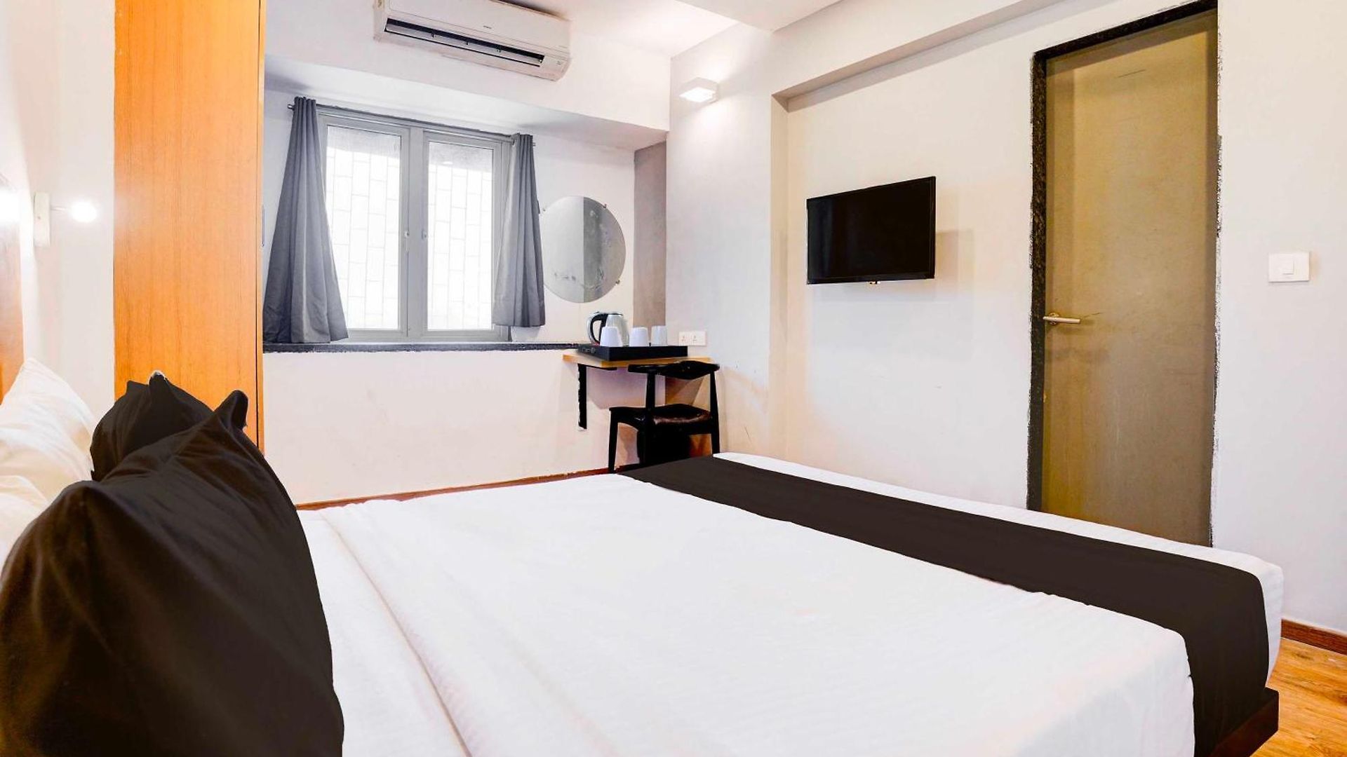 Hotel O Khar The Unicontinental Mumbai