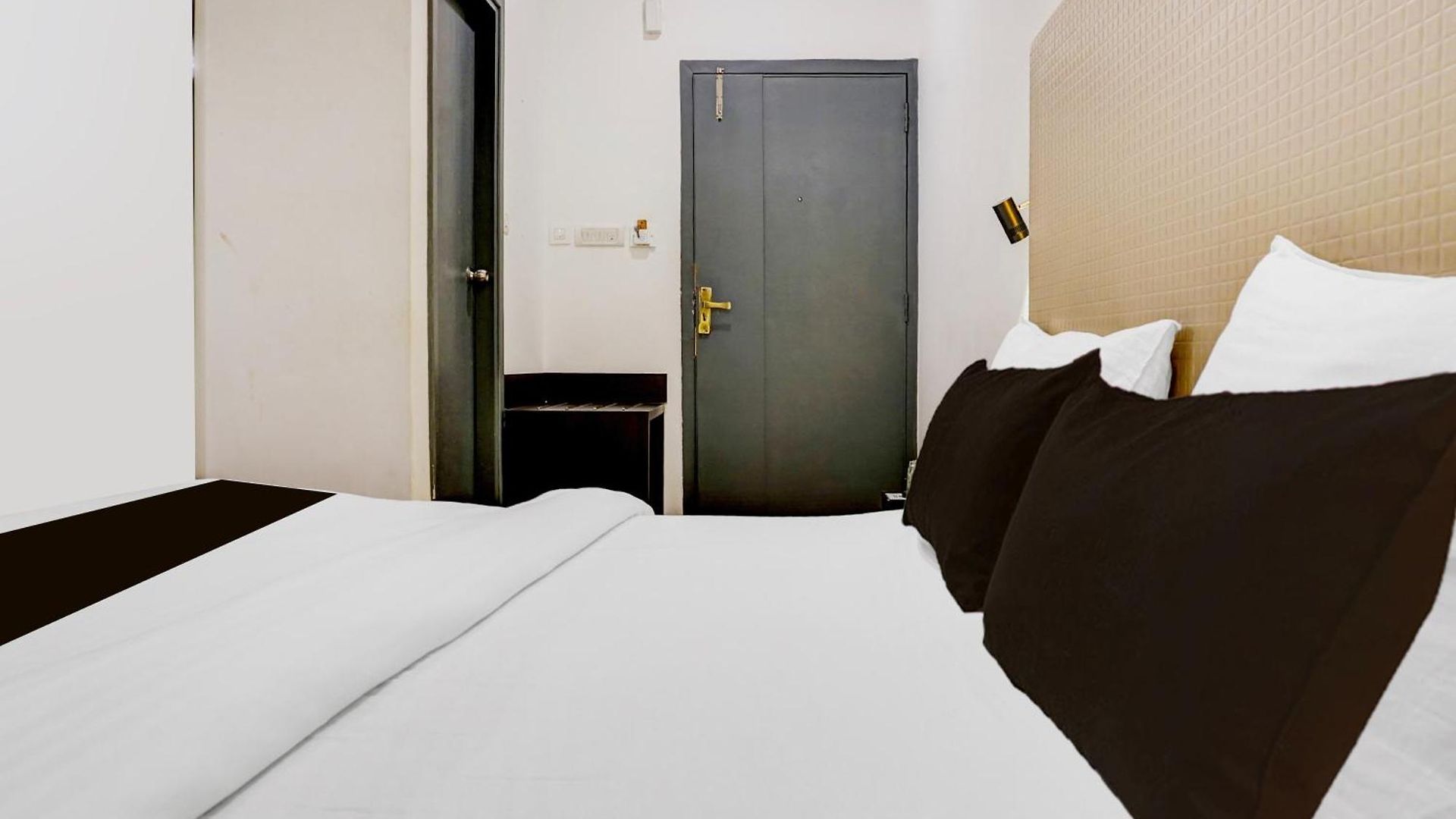 Hotel Townhouse Exhibition Centre Goregaon Mumbai