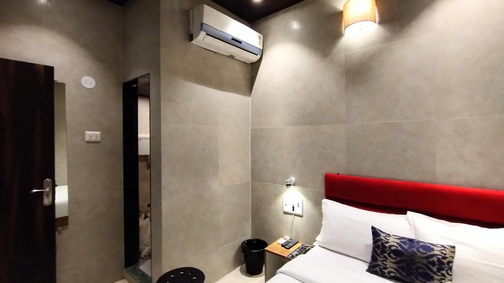 Inn Eros - Nr Airport T2 *