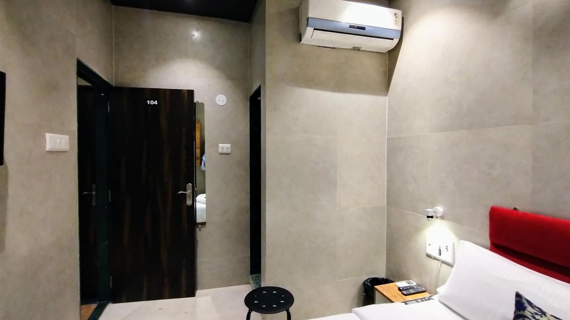 Inn Eros - Nr Airport T2 Mumbai
