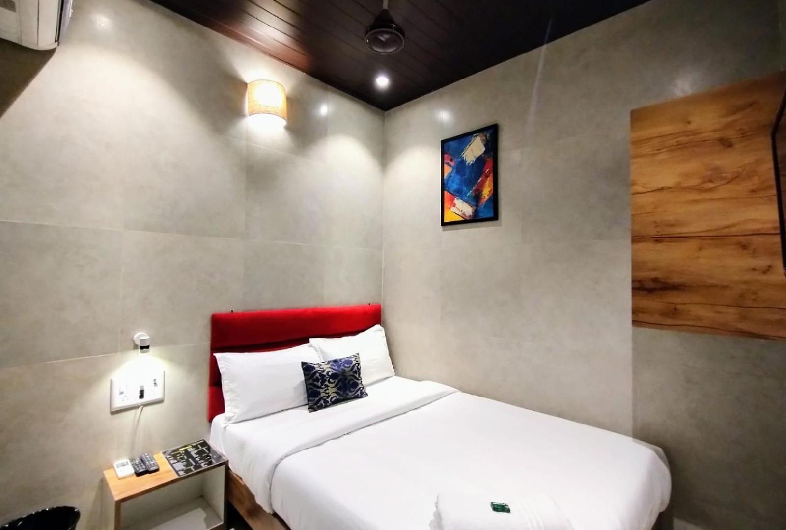Eros - Nr Airport T2 Inn *