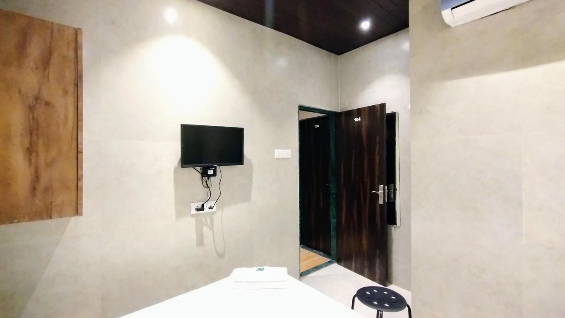 Eros - Nr Airport T2 Inn Mumbai