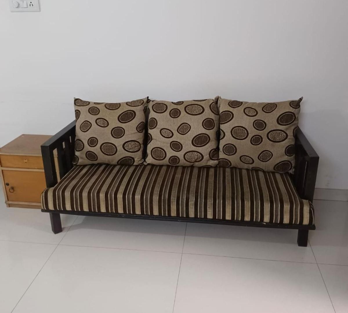 Treat Homes Service In Bkc Siddhant 401 Homestay