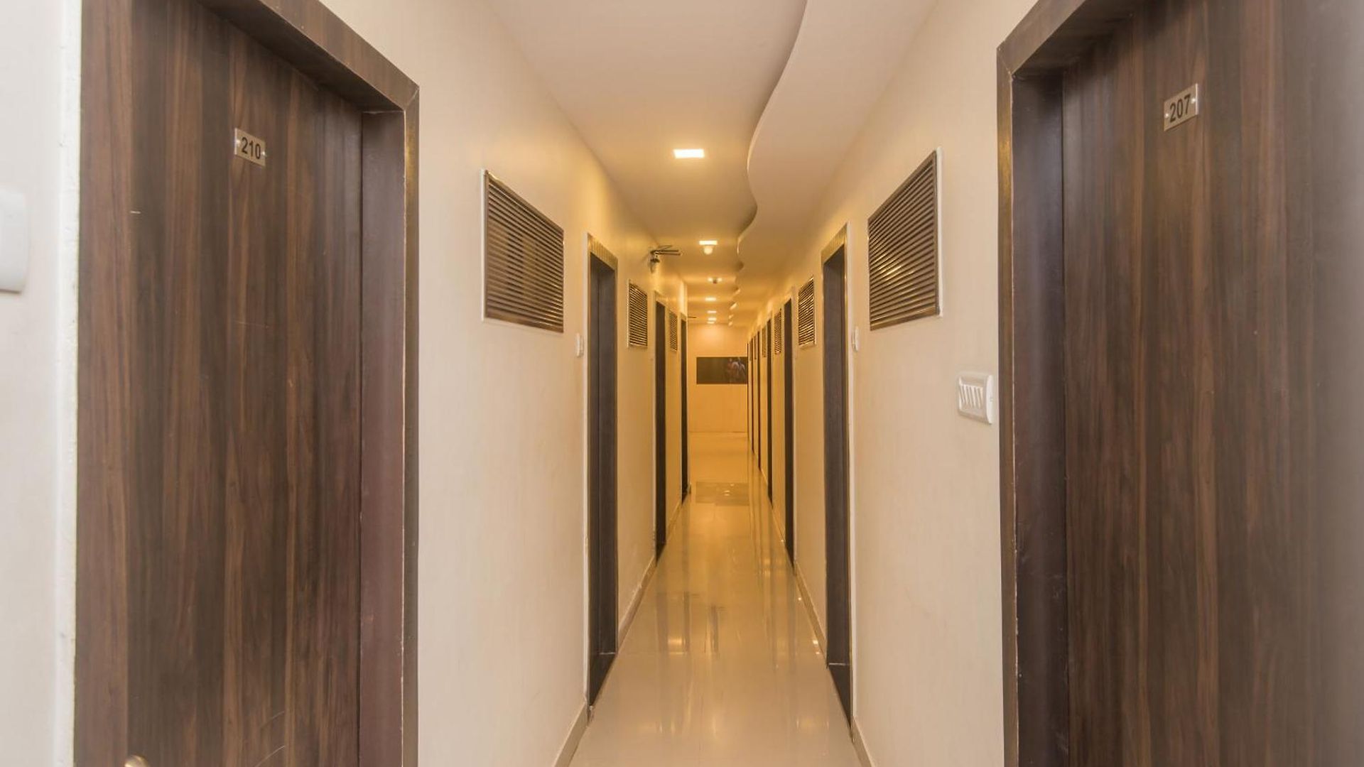 O Golden Nest Near Chhatrapati Shivaji International Airport Hotel