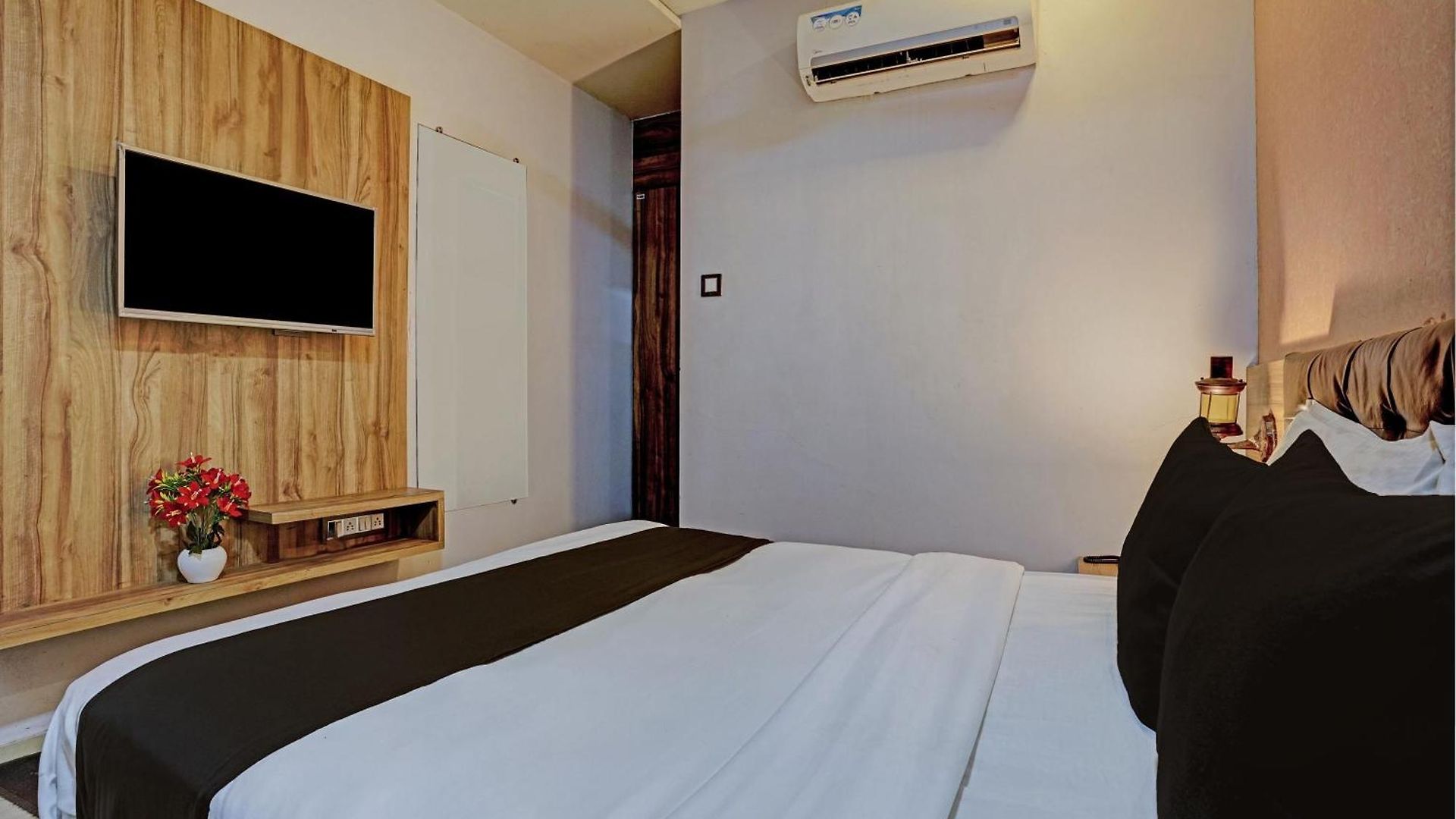 Hotel O Blue Near R Mall Mumbai