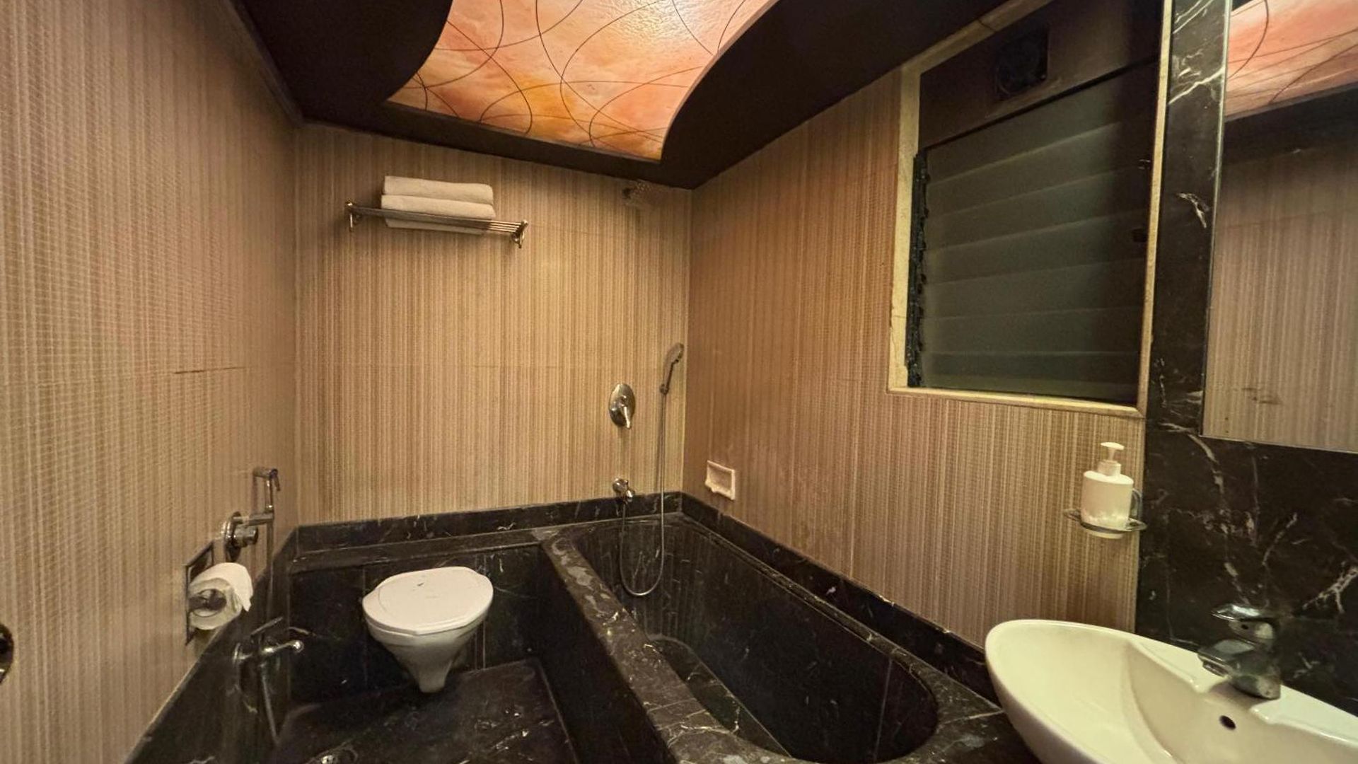 Hotel Sahar Garden Near International Airport