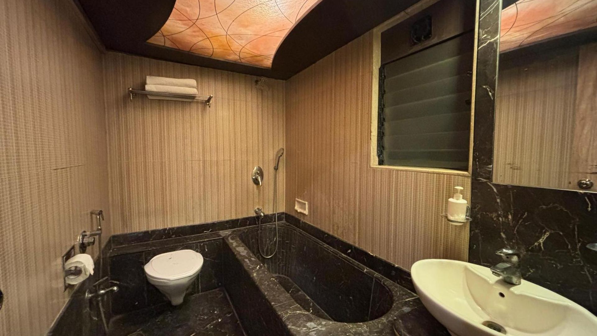 Hotel Sahar Garden Near International Airport