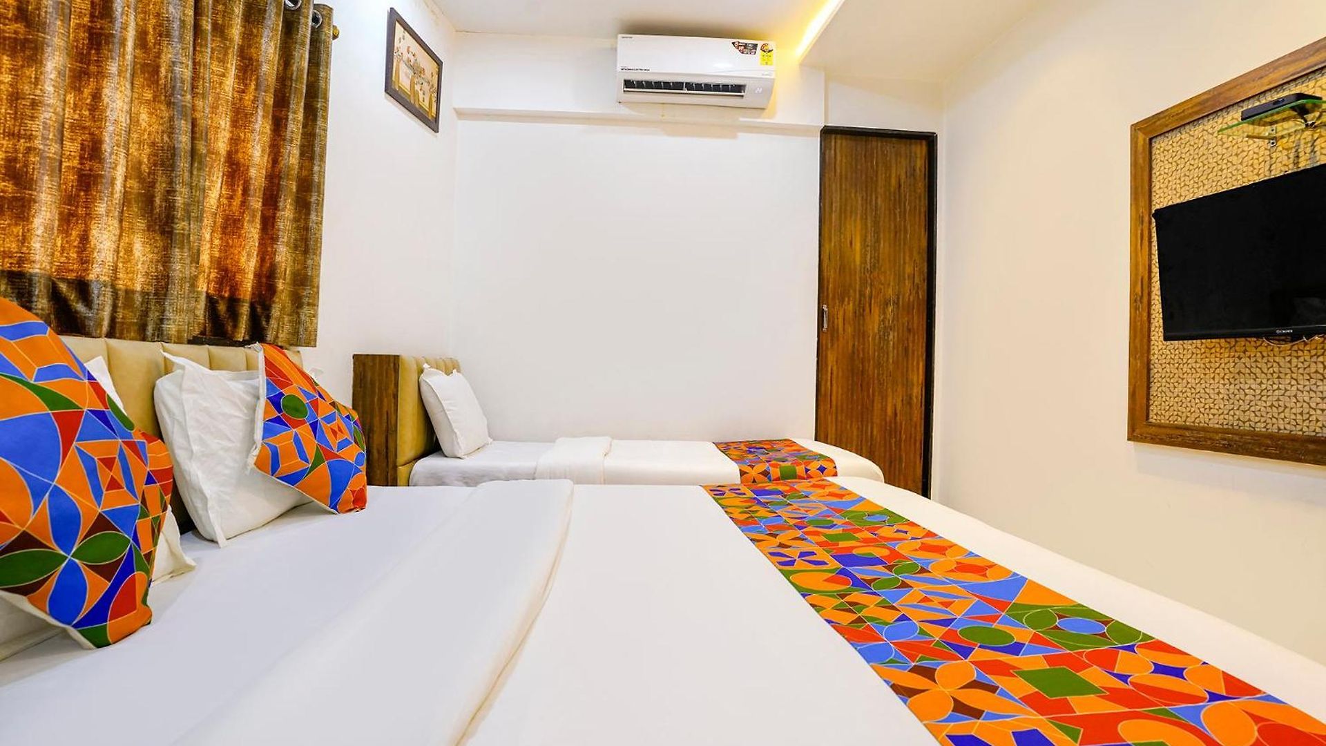Fabhotel Shahi Palace Inn