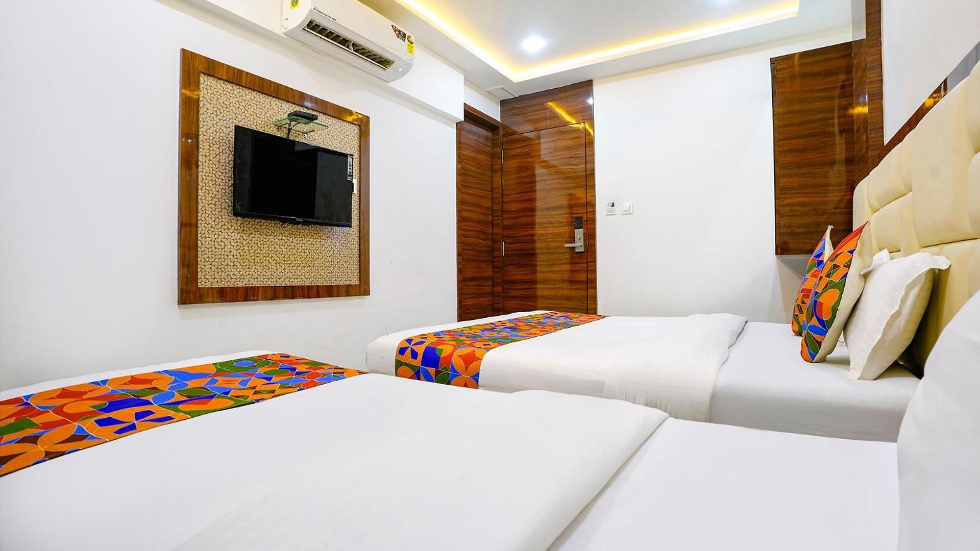 Fabhotel Shahi Palace