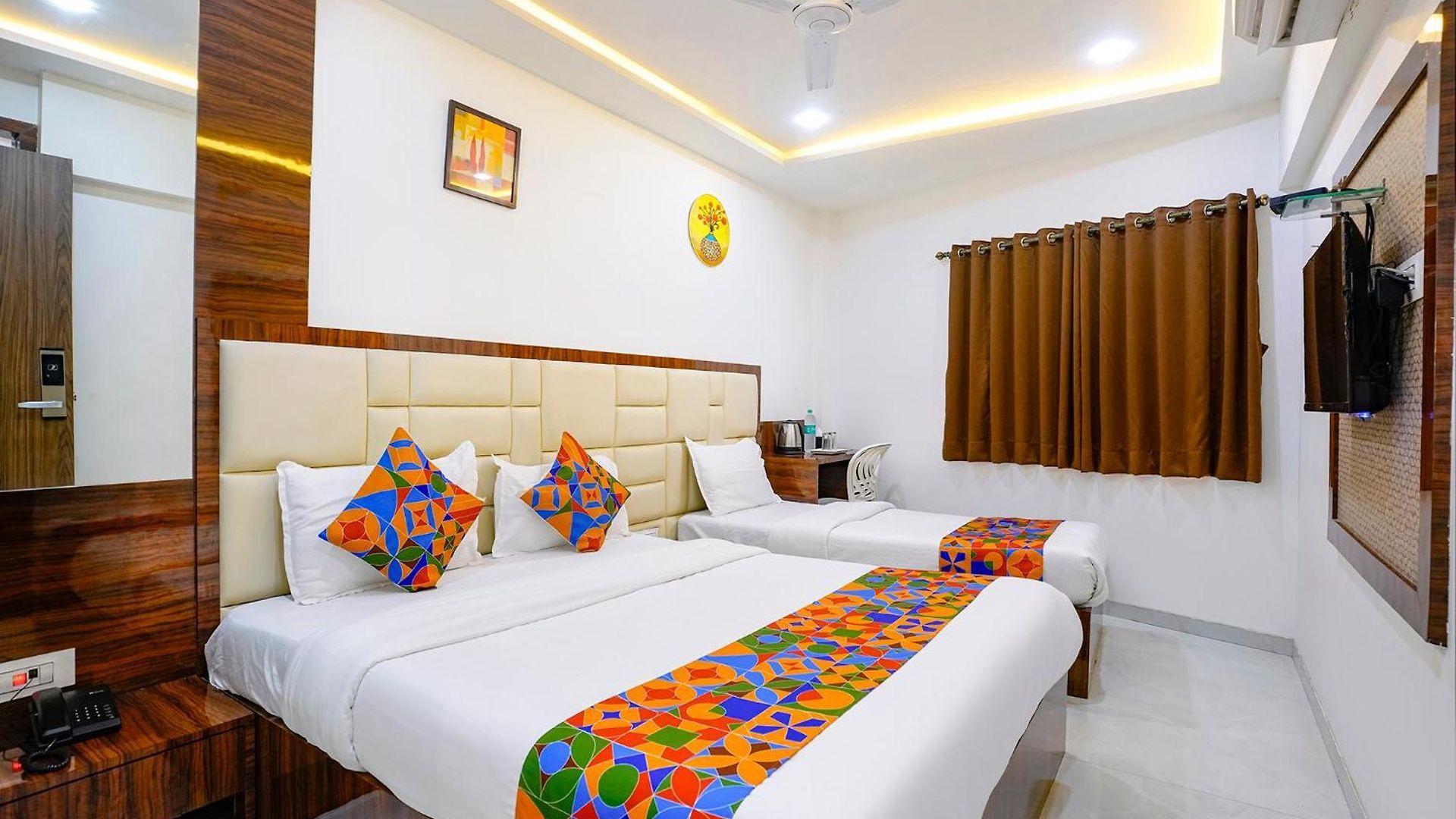 Fabhotel Shahi Palace Inn