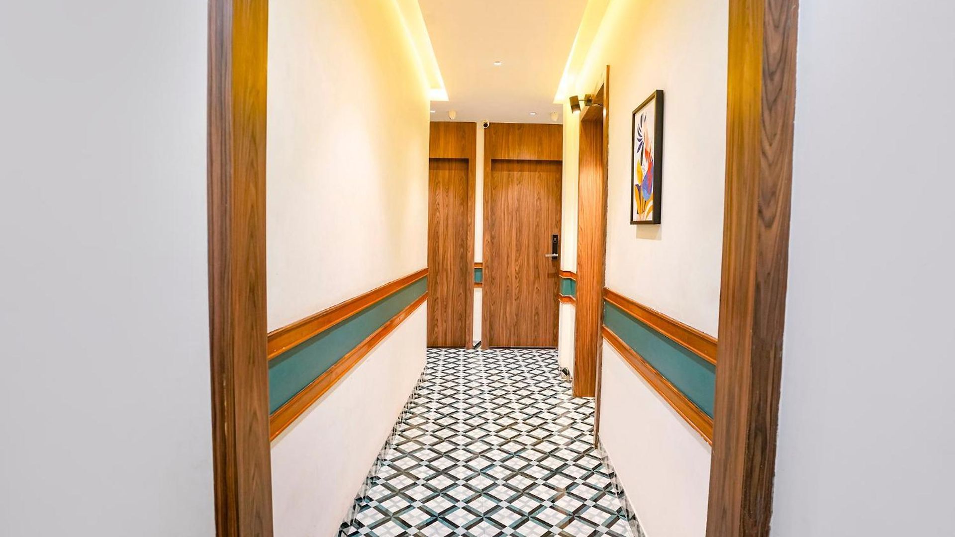 Fabhotel Shahi Palace Inn *