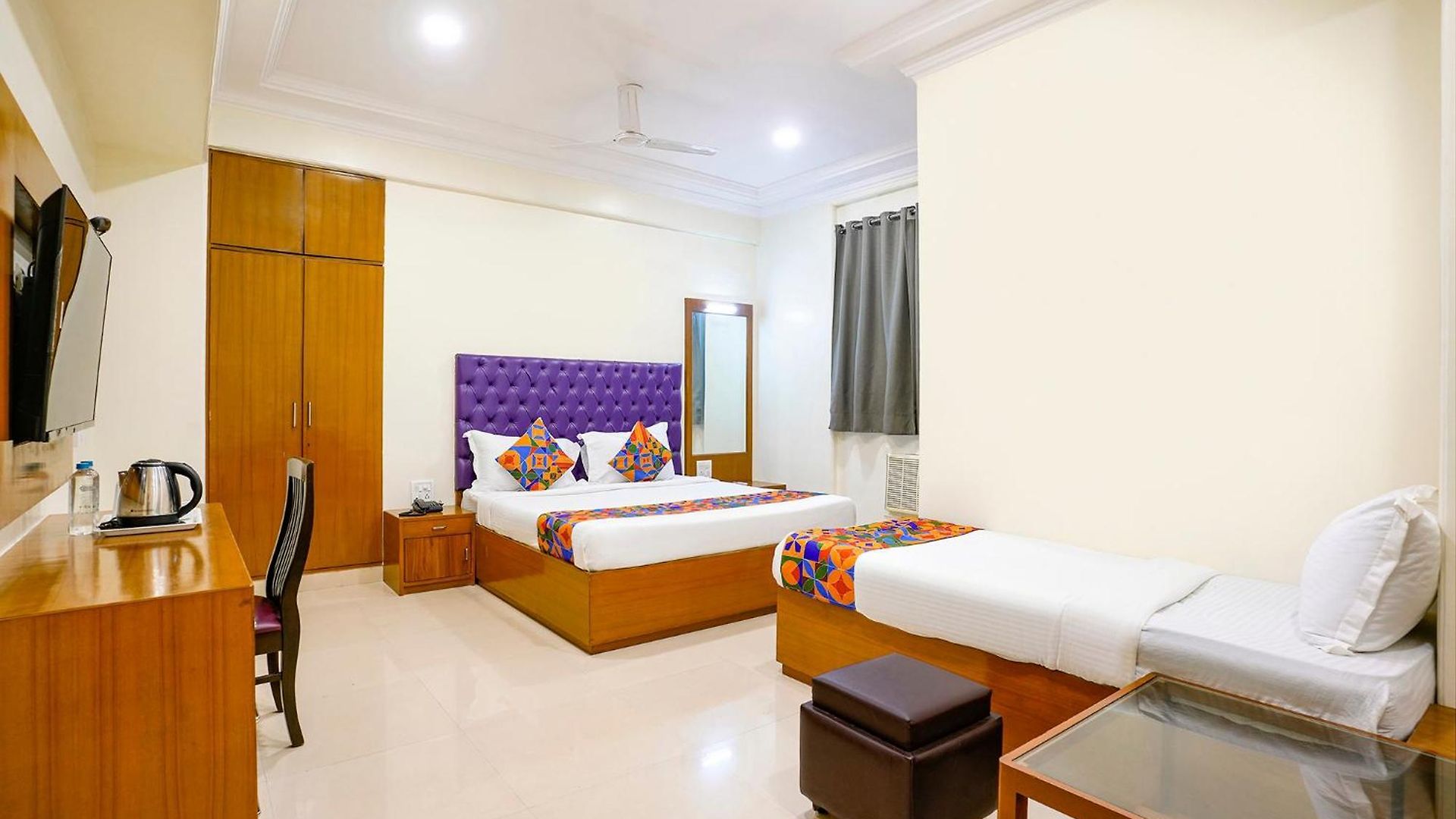 Hotel Fabhotel Cruz Royale - Nr- Bandra West Mumbai