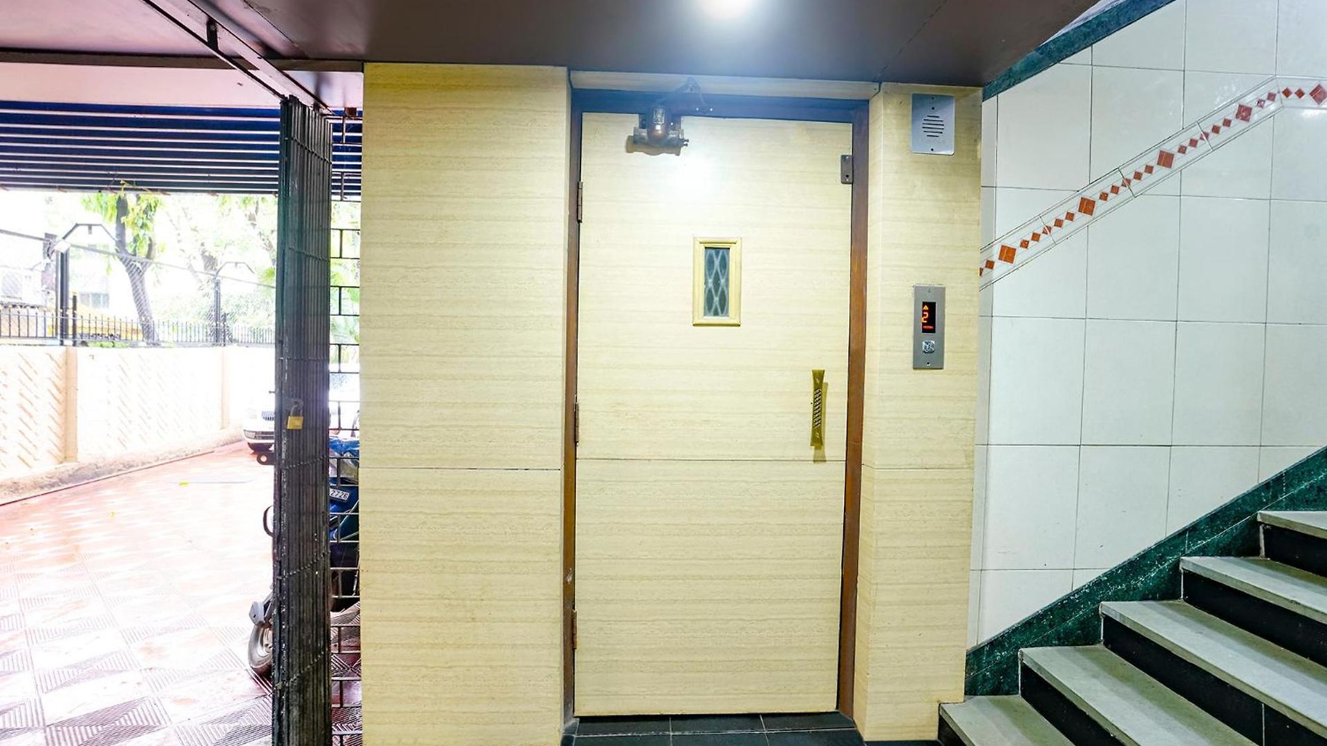Fabhotel Cruz Royale - Nr- Bandra West