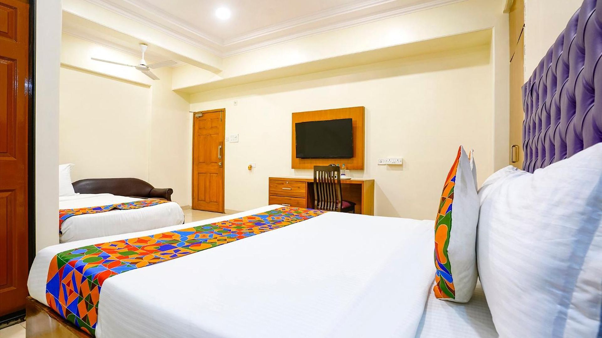Hotel Fabhotel Cruz Royale - Nr- Bandra West Mumbai
