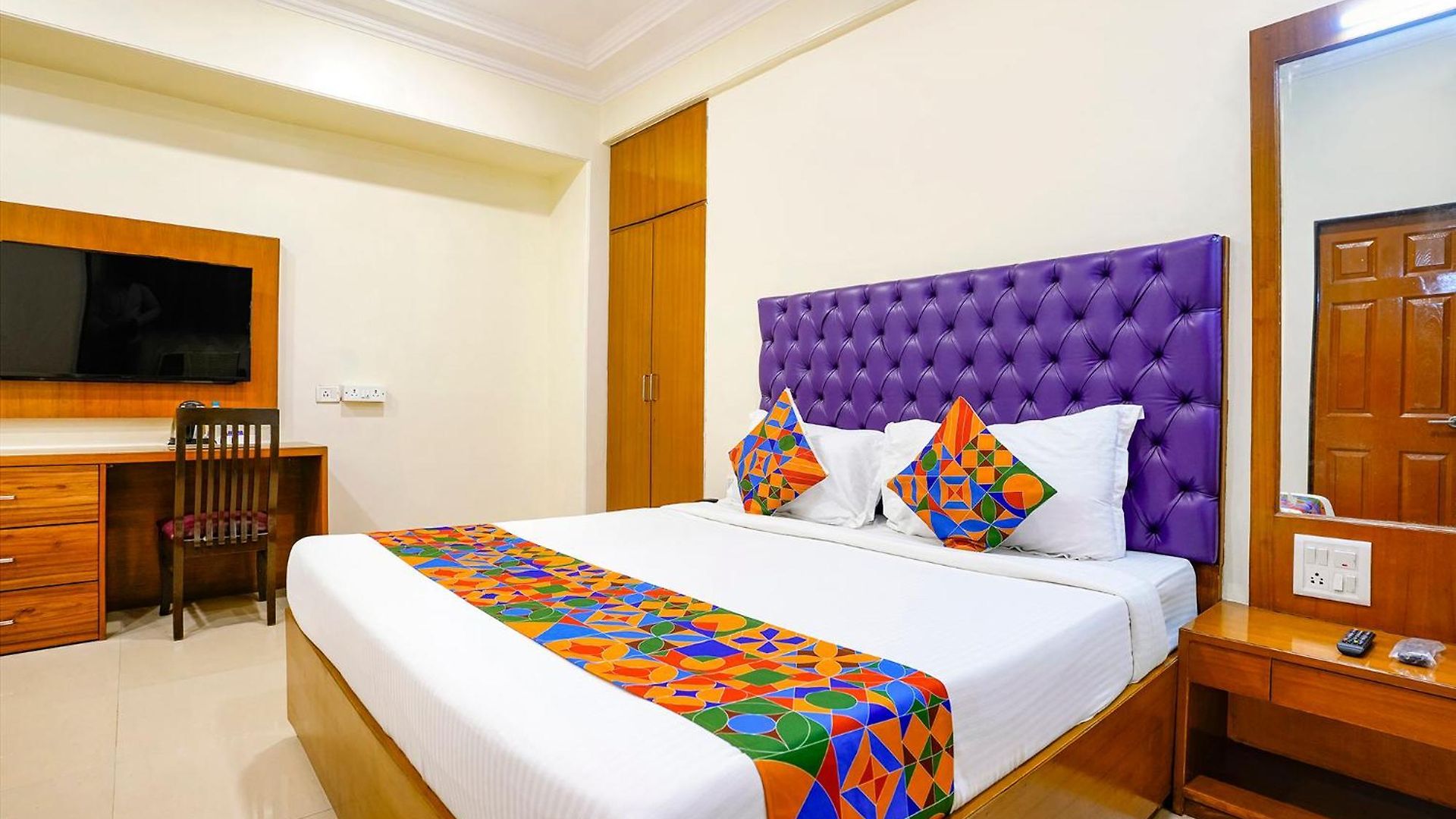 Fabhotel Cruz Royale - Nr- Bandra West Mumbai