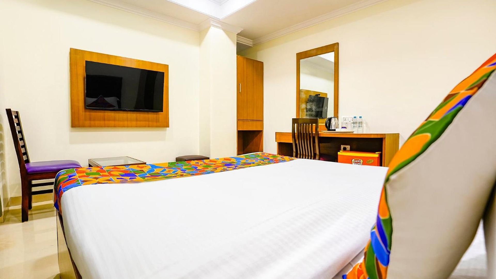 Fabhotel Cruz Royale - Nr- Bandra West 3*