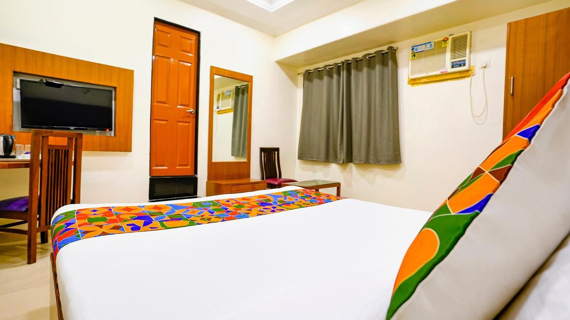 Hotel Fabhotel Cruz Royale - Nr- Bandra West