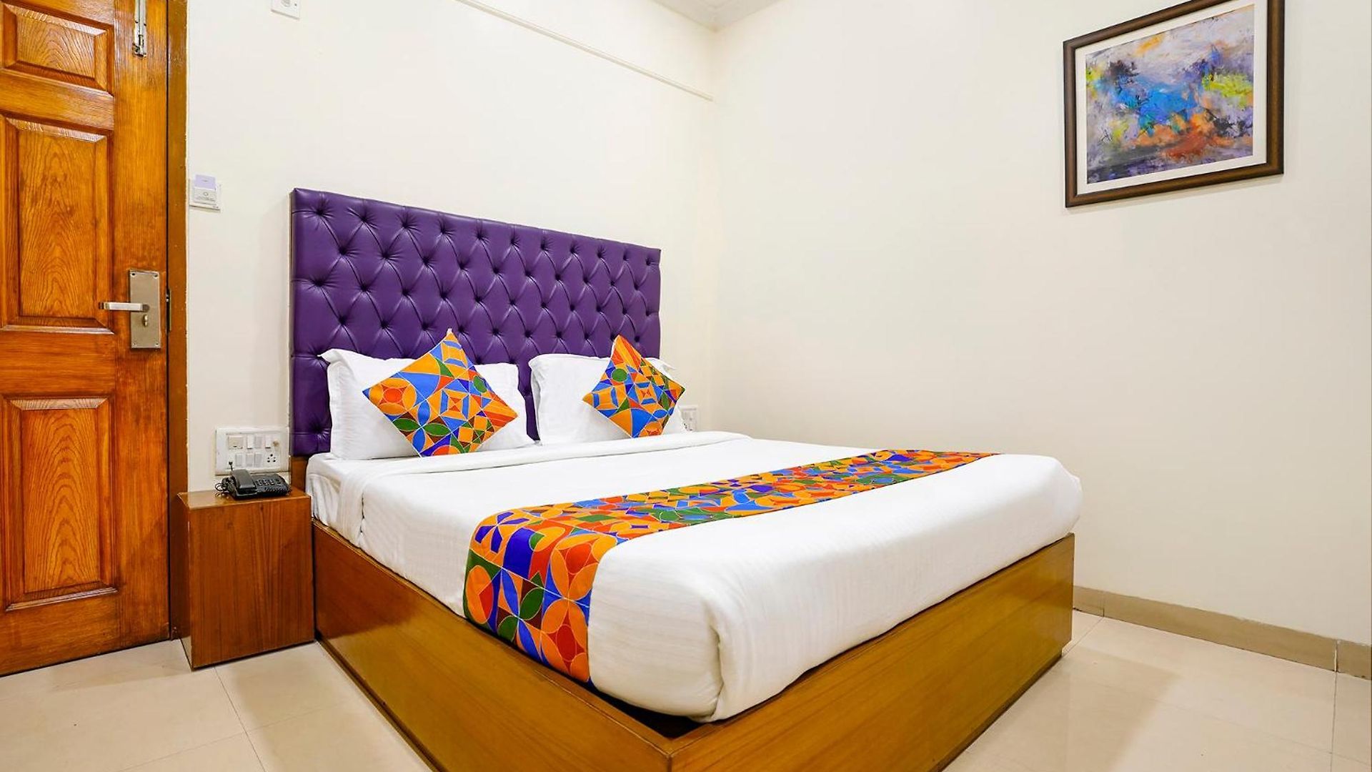 Fabhotel Cruz Royale - Nr- Bandra West Mumbai