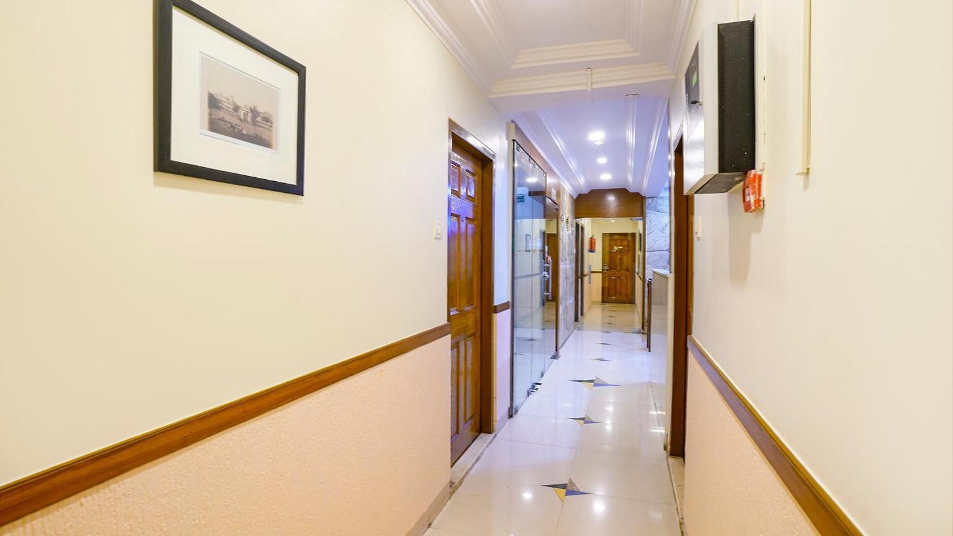 Fabhotel Cruz Royale - Nr- Bandra West Hotel