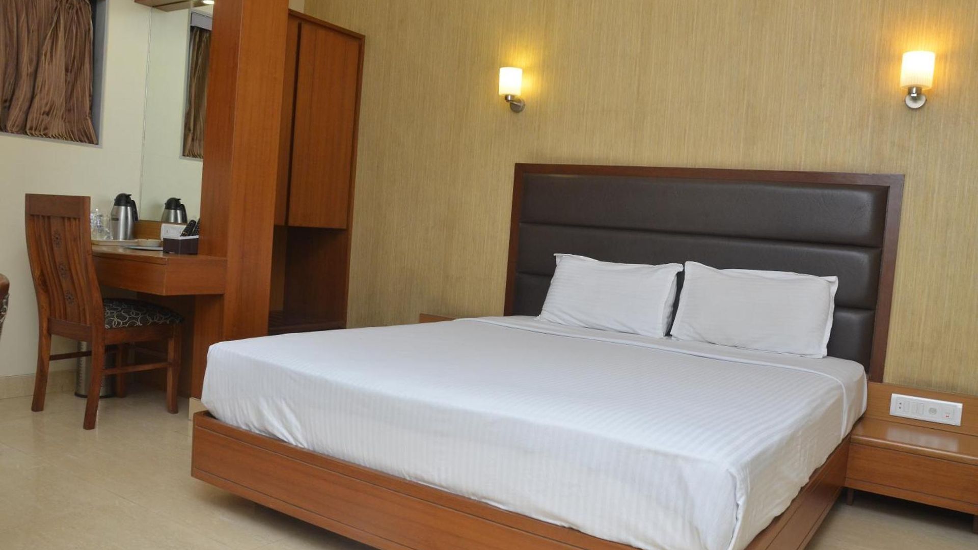 Ashray International, Sion - Near Bkc Hotel