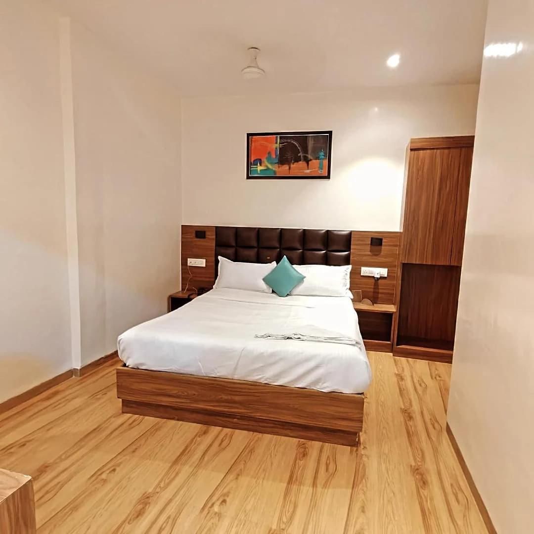 Deluxe Residency Nr- International Airport Hotel