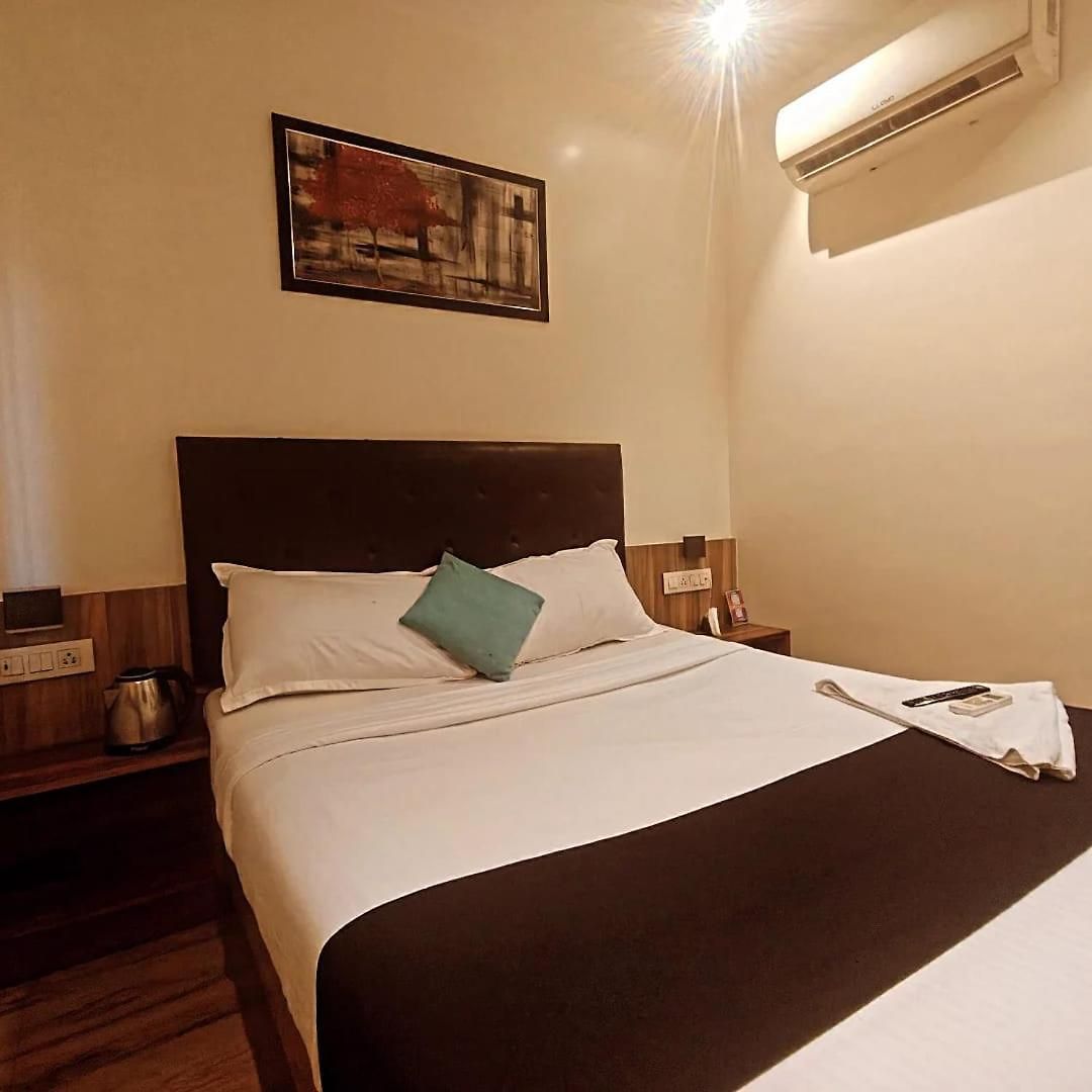 Deluxe Residency Nr- International Airport * Mumbai