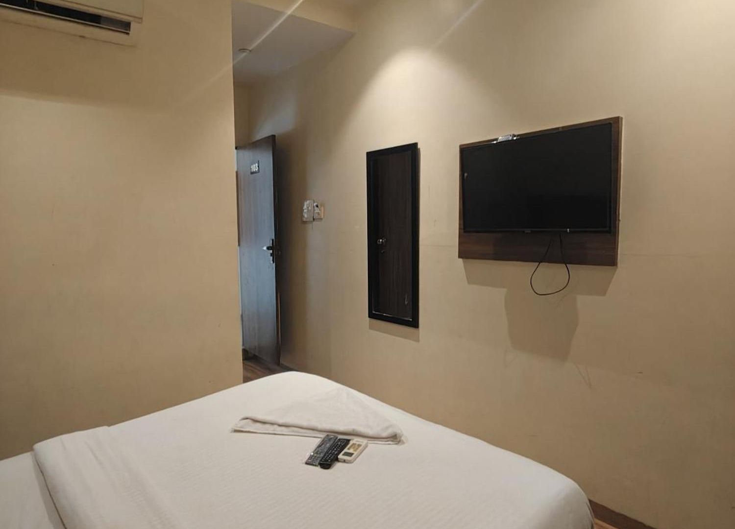 Deluxe Residency Nr- International Airport Hotel