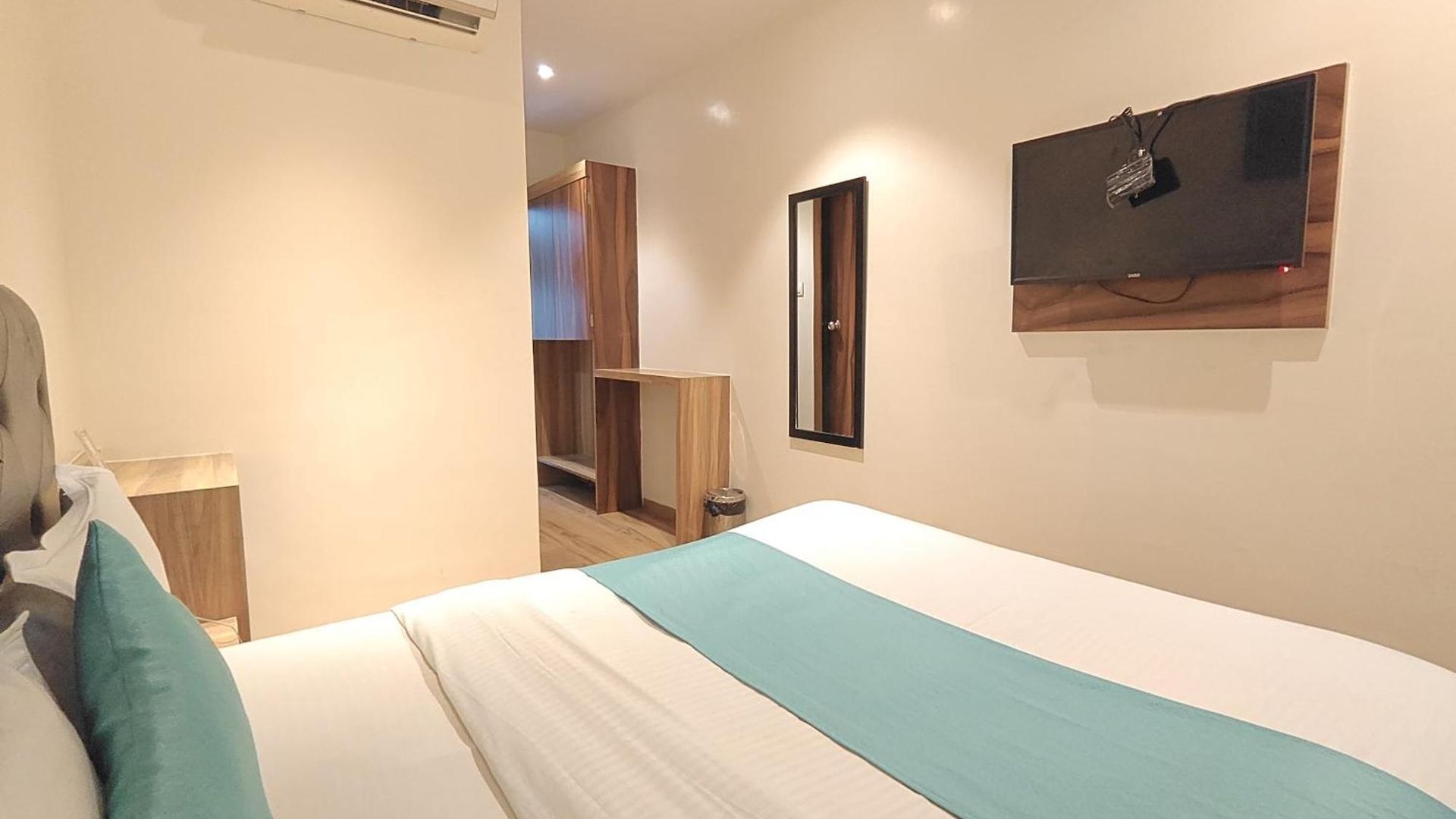 Hotel Deluxe Residency Nr- International Airport *