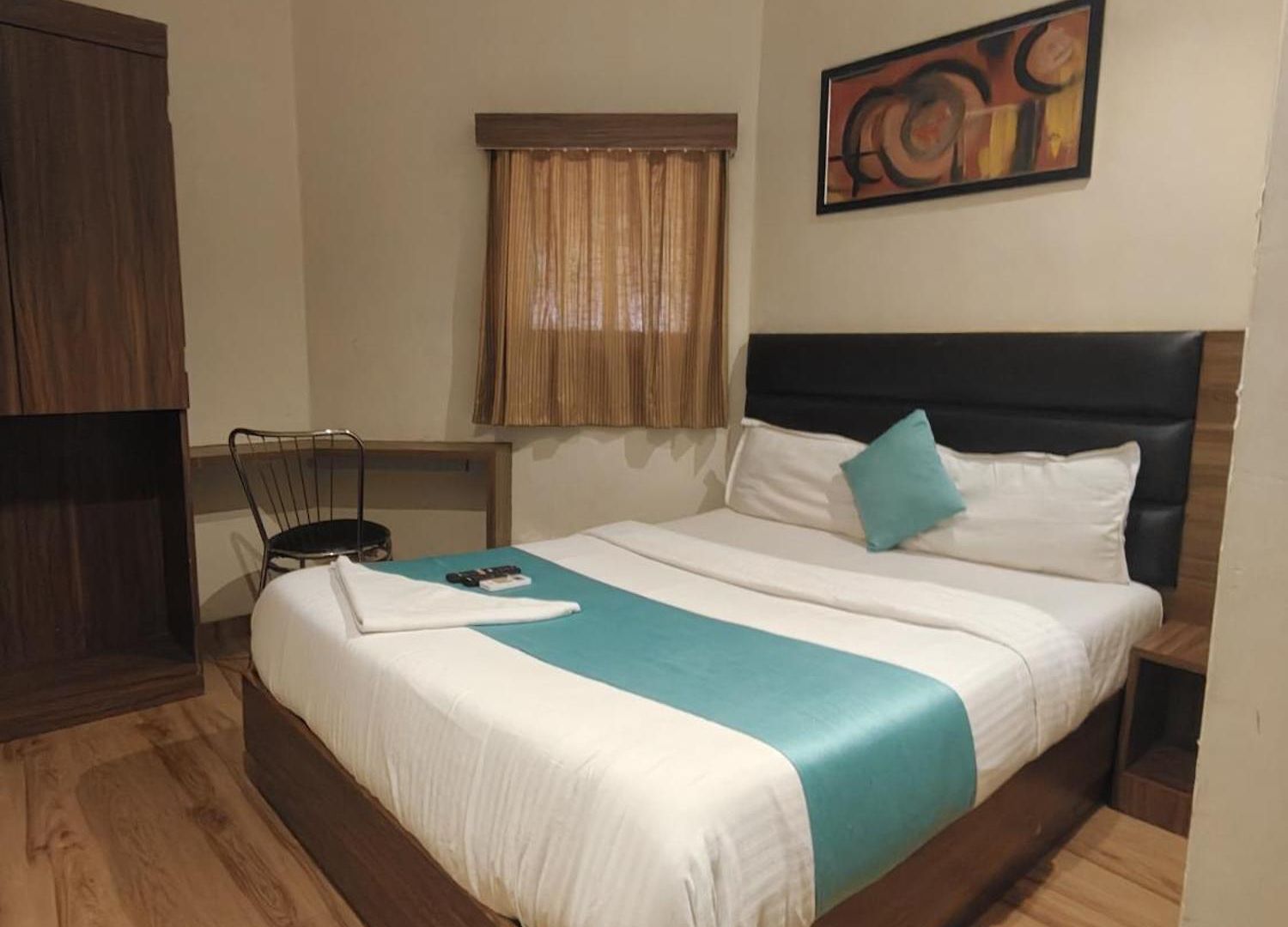 Deluxe Residency Nr- International Airport Mumbai