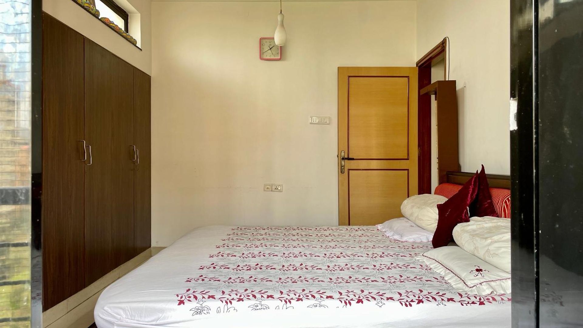 Sk Only For Females Apartment *