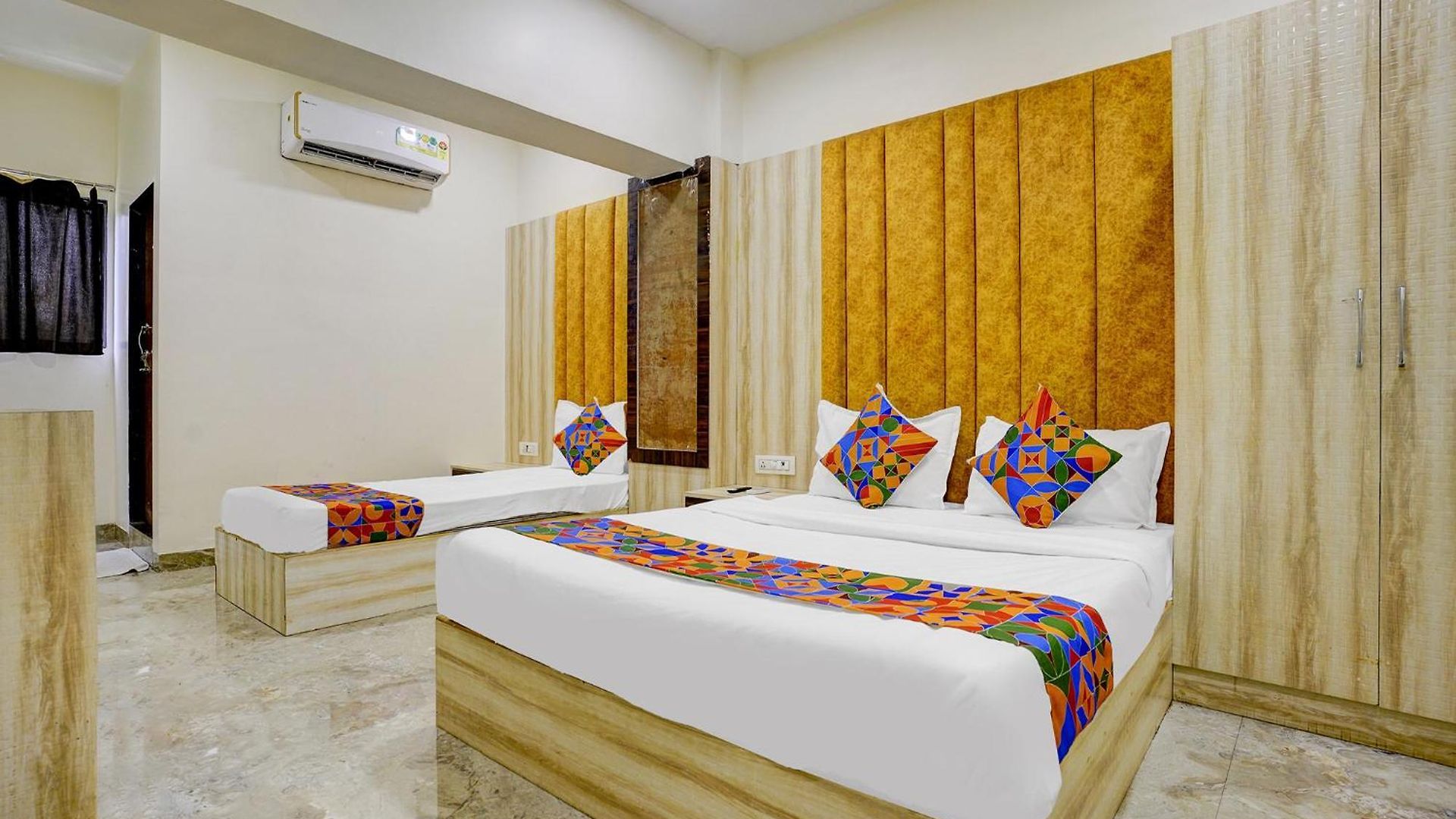 Via Sumit Palace 3*