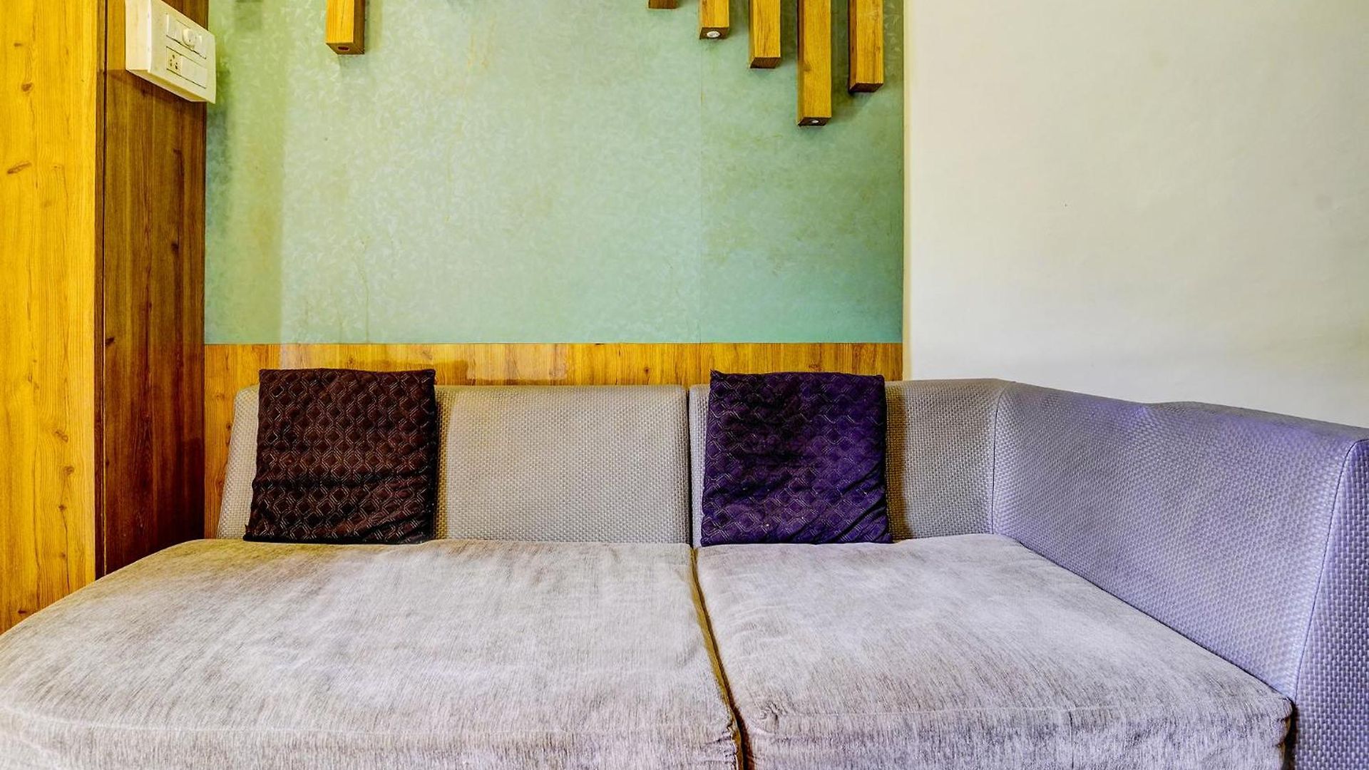 Via Sumit Palace Hotel