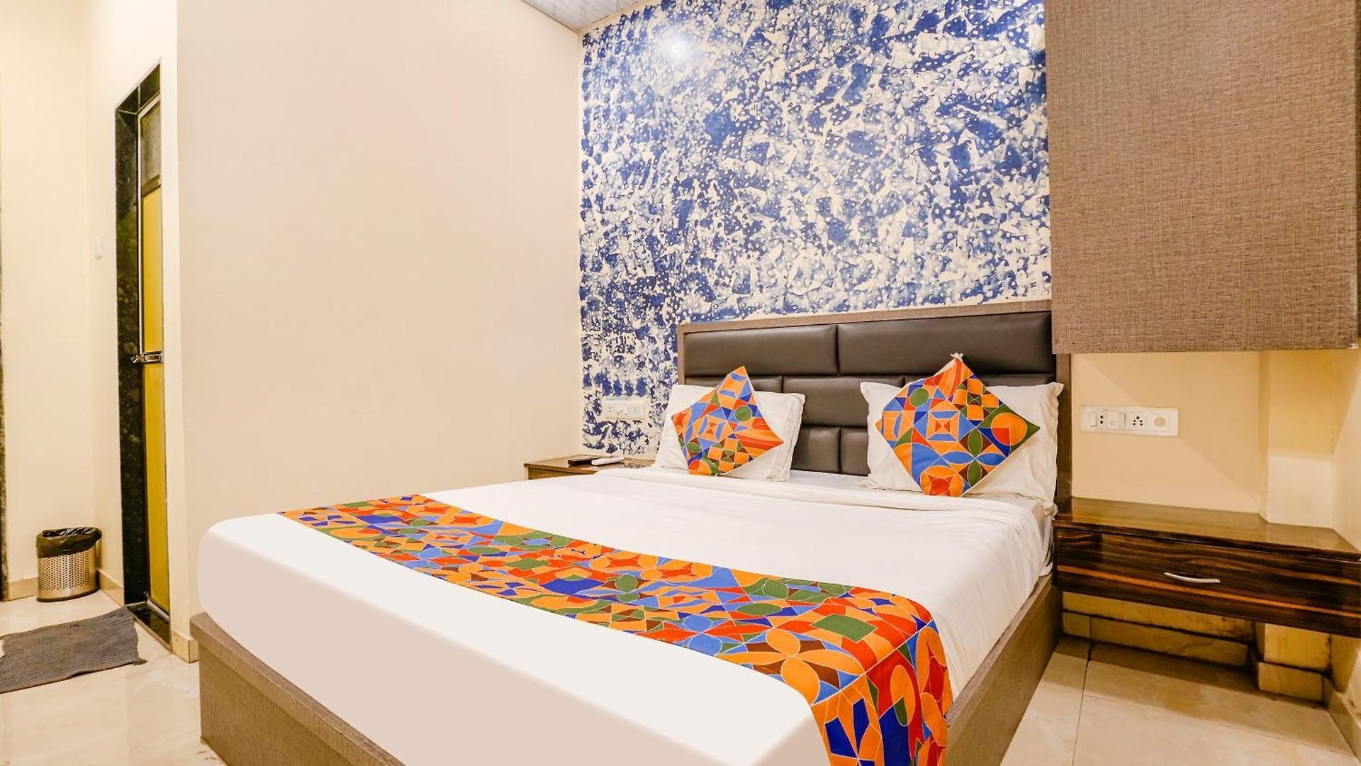 Hotel Glitz United-boomerang & Powai Iit Mumbai
