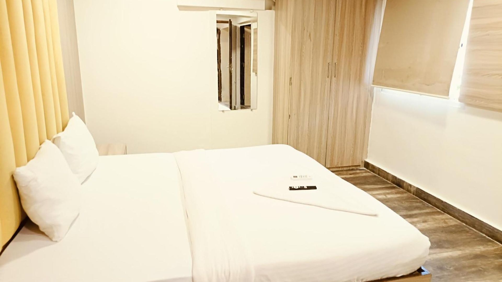 Glitz Priceless-lokhandwala