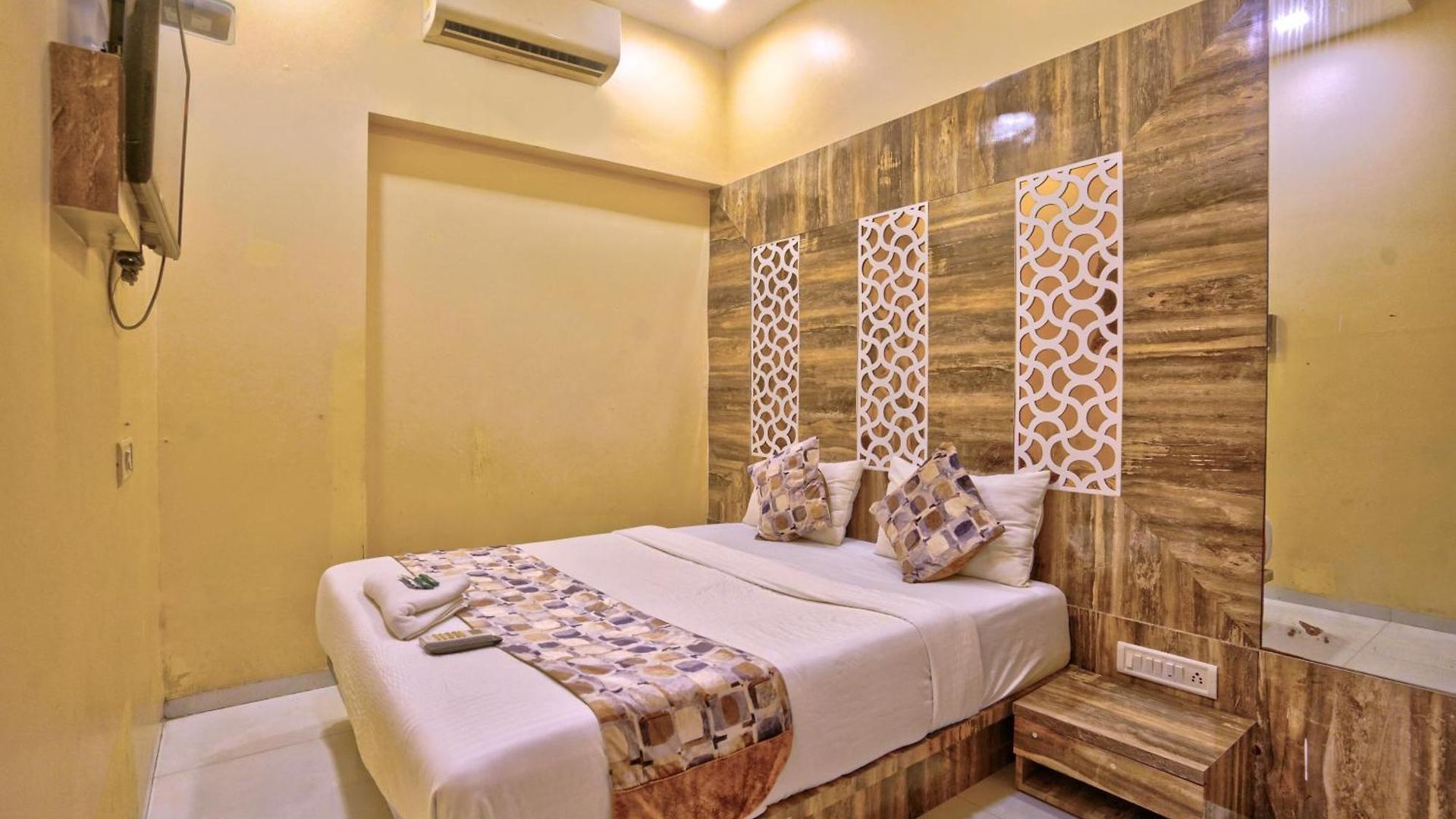 Magnet Terminal-2 Hotel