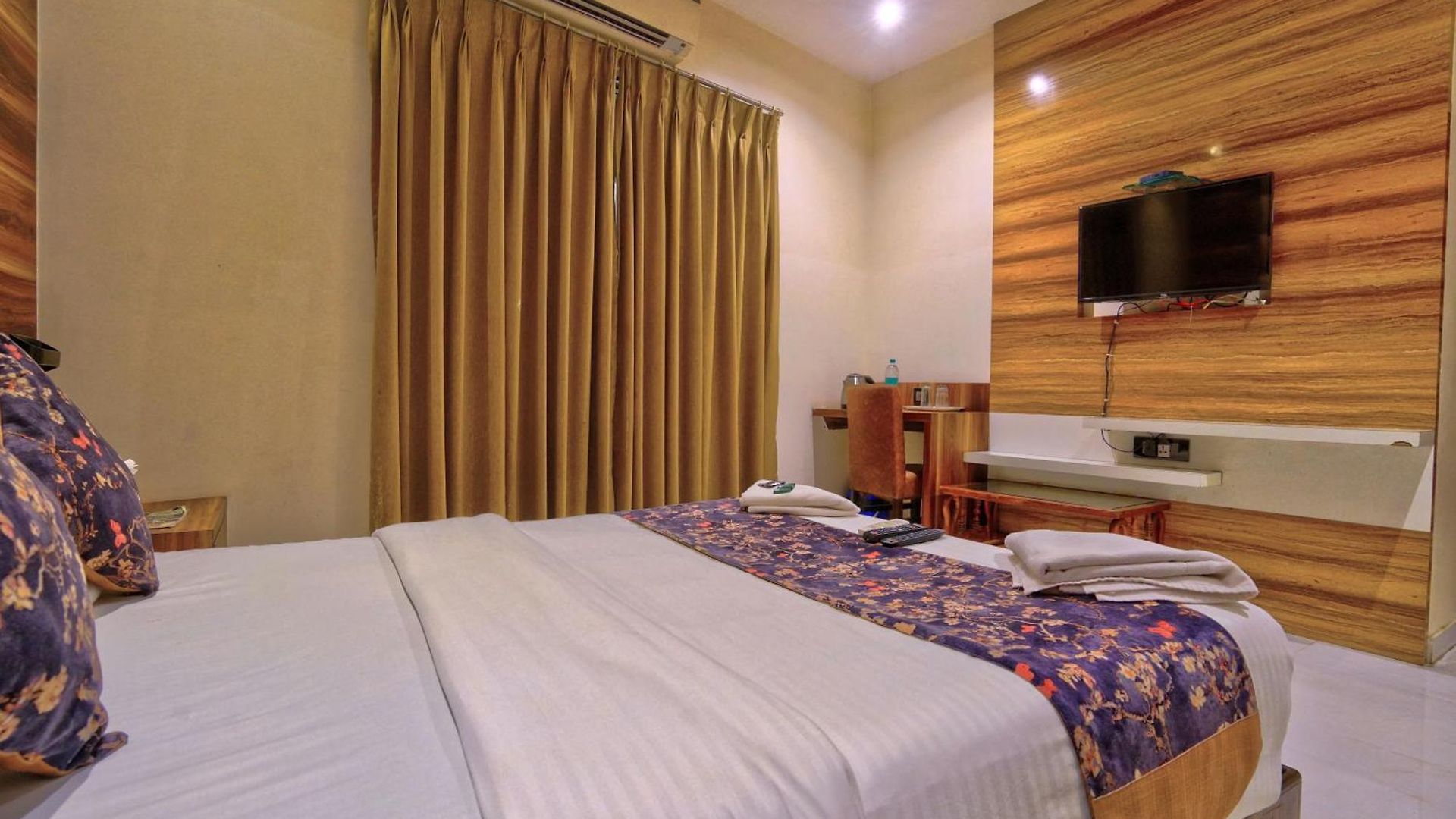 Meriton Buisness International Airport T-2 Hotel Mumbai