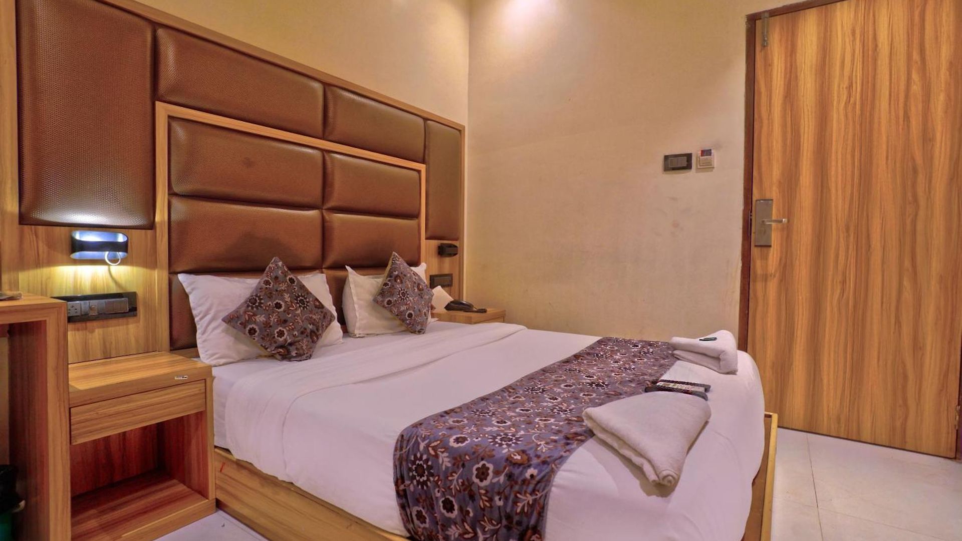 Meriton Buisness International Airport T-2 Hotel Mumbai