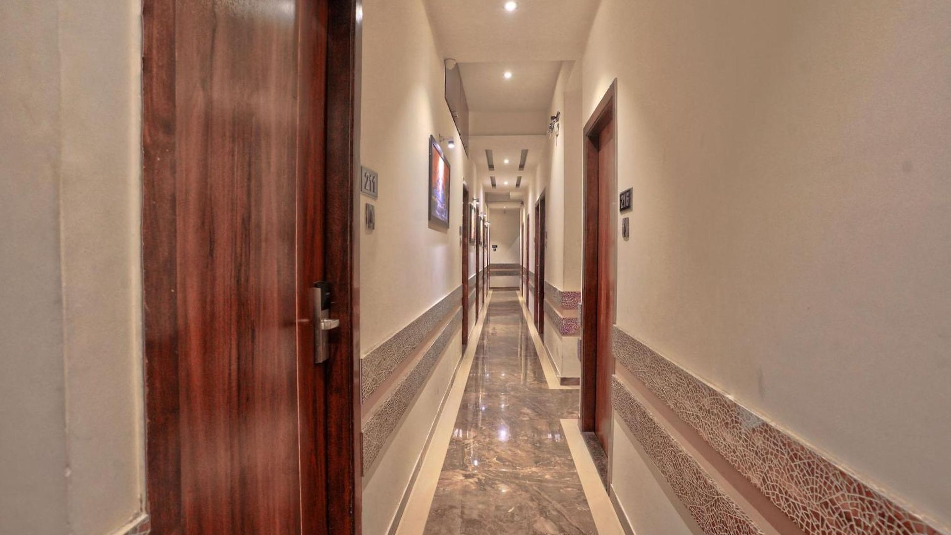 Hotel Meriton Buisness International Airport T-2