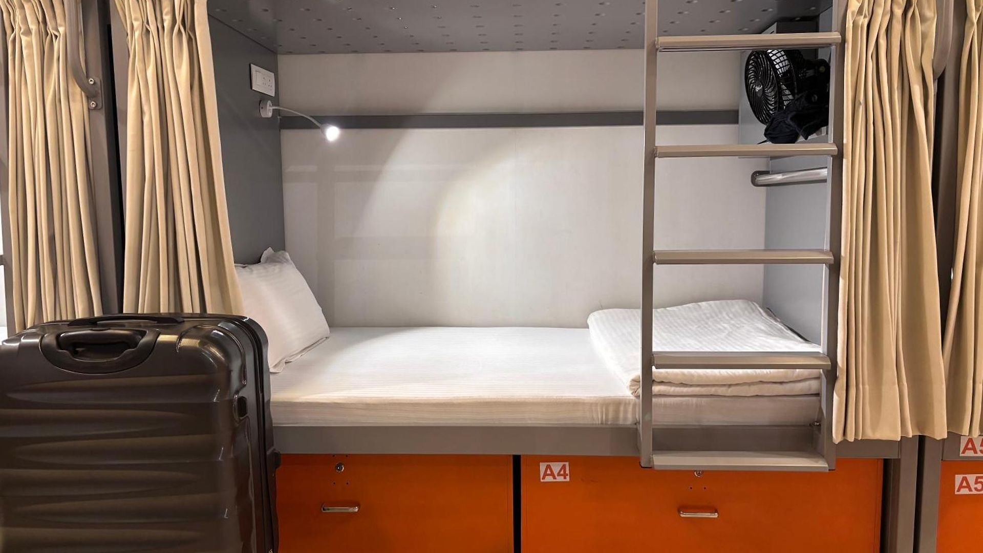 Ostelo Airport Hostel