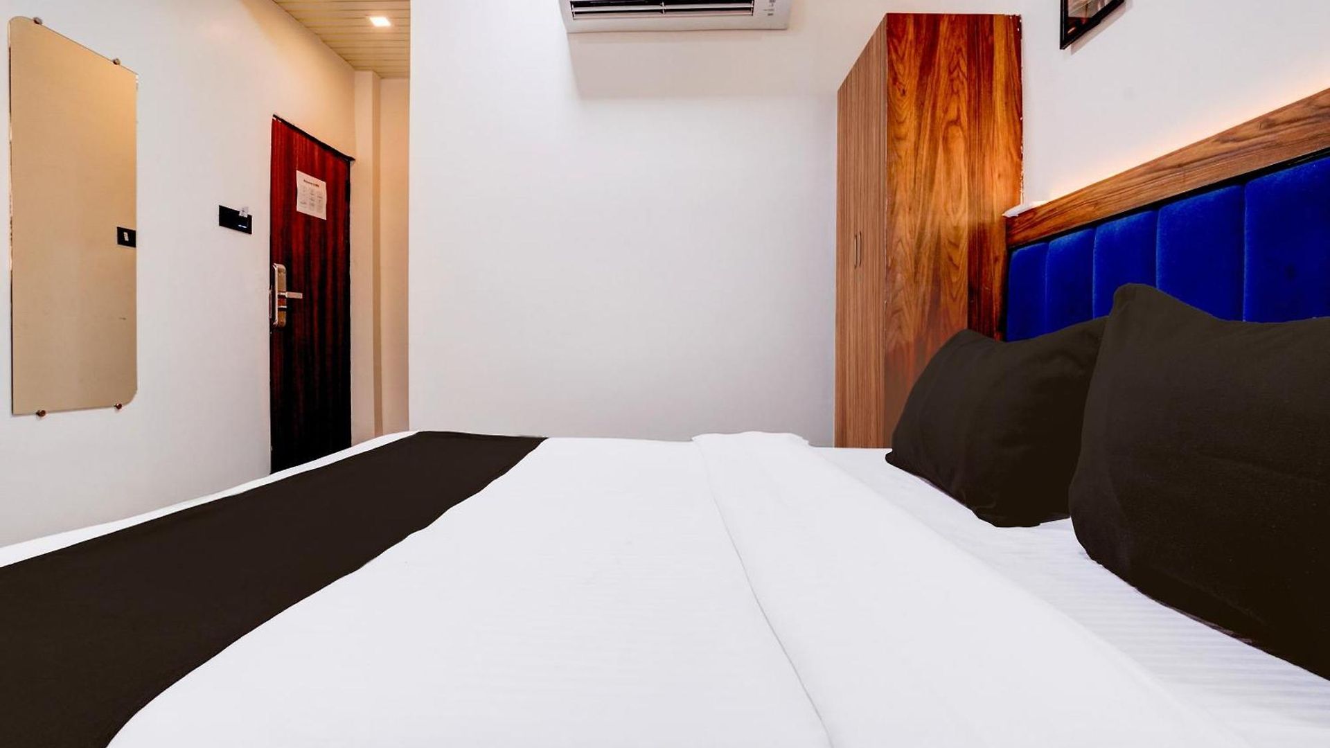 Super O Ananta Hotel