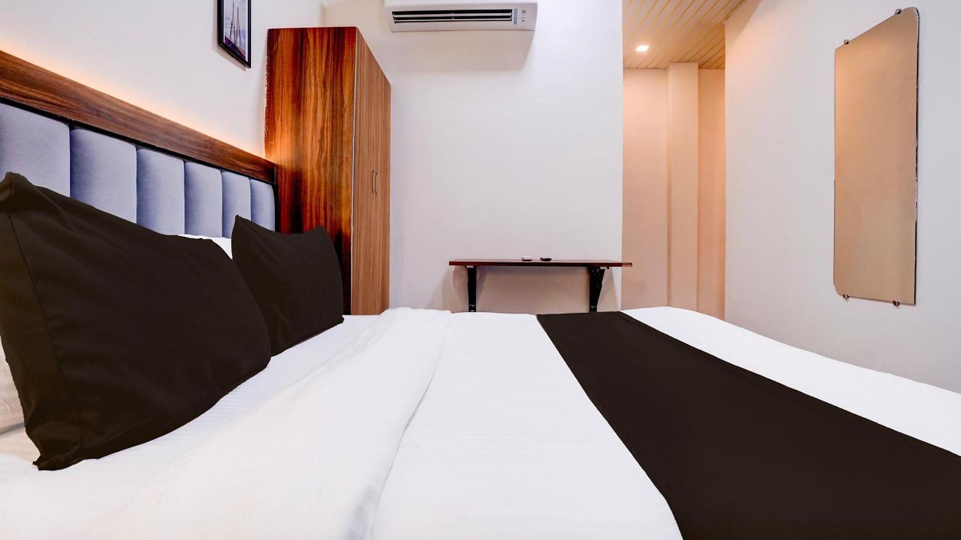 Super O Ananta Hotel 3*
