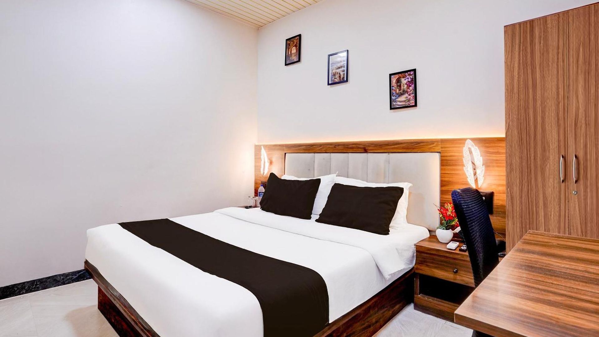Super O Ananta Hotel