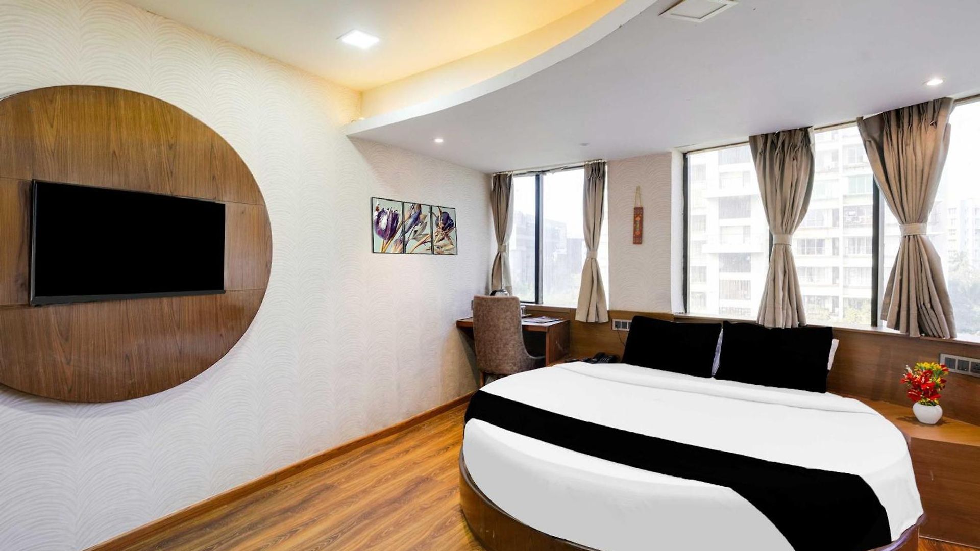O Andheri Near Western Express Highway Hotel 3*