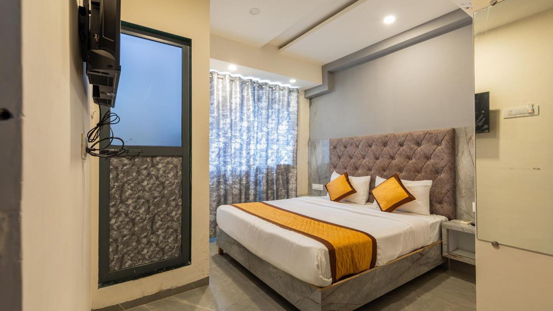 De Classico -lokhandwala Mumbai