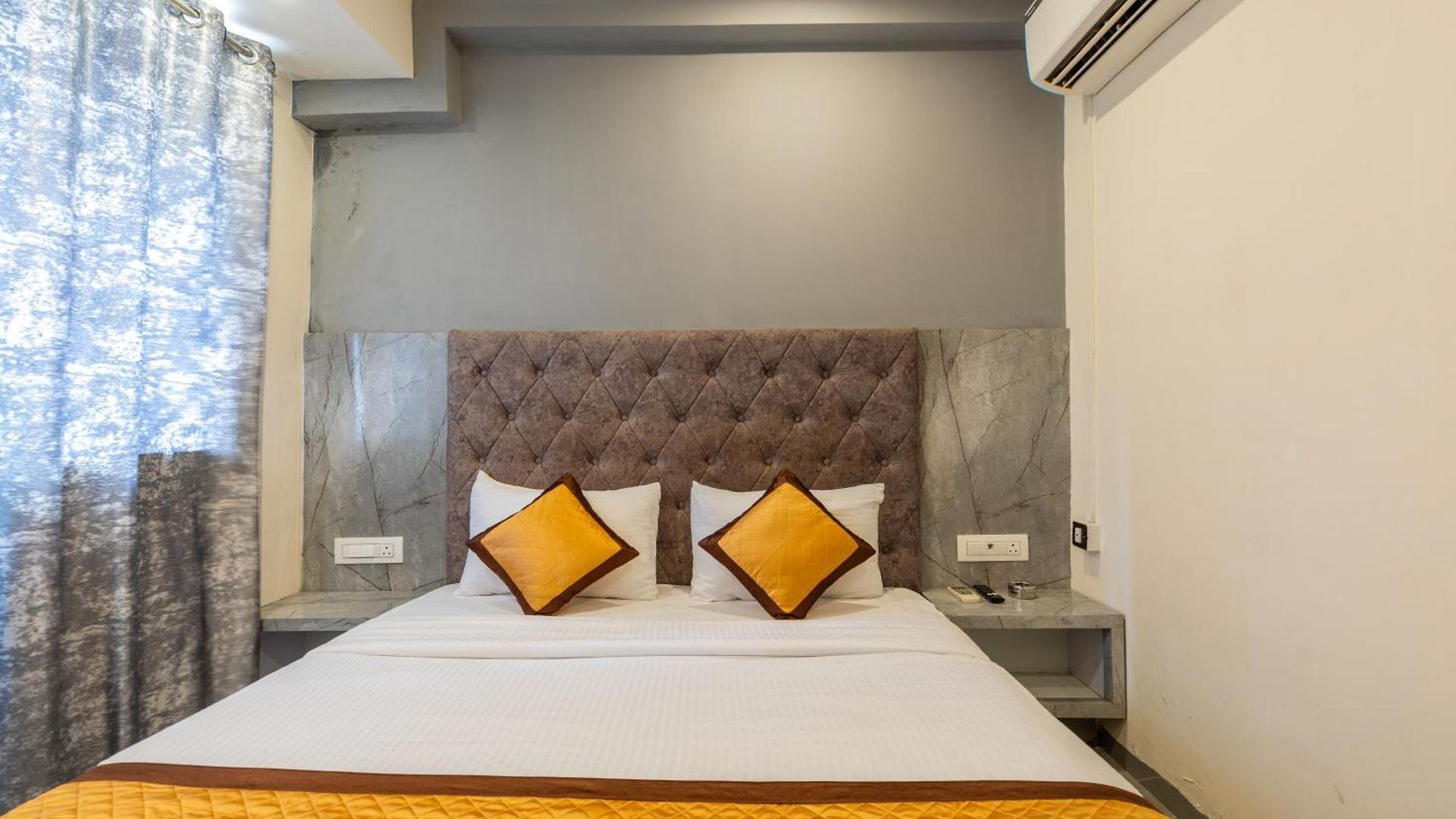 De Classico -lokhandwala Mumbai