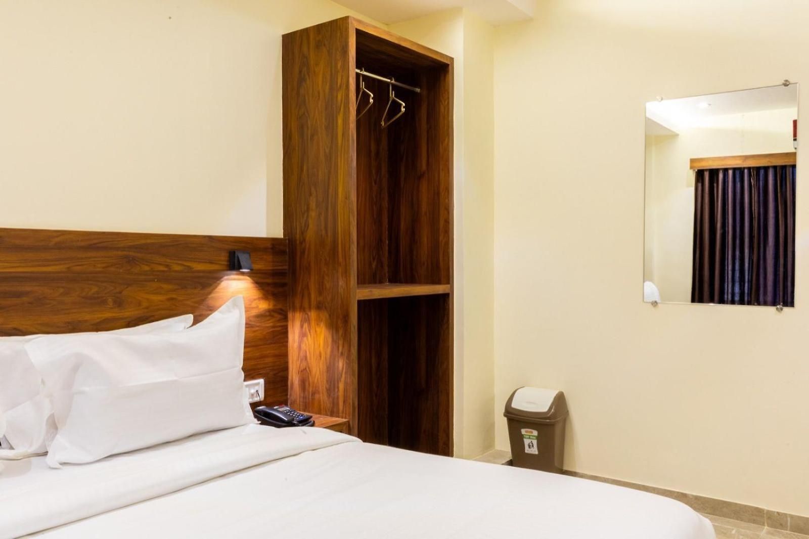 Antlers Near Borivali Railway Station Guest house 2*